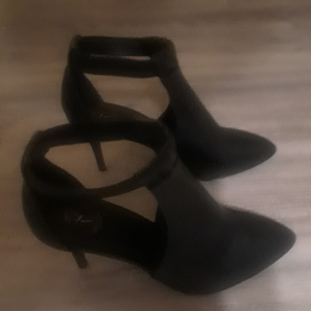 Vera Wang Heels
